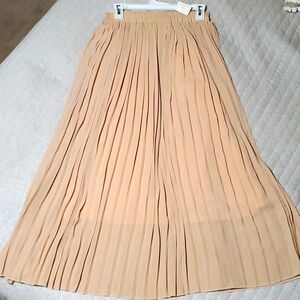 NWT Pleated Skirt